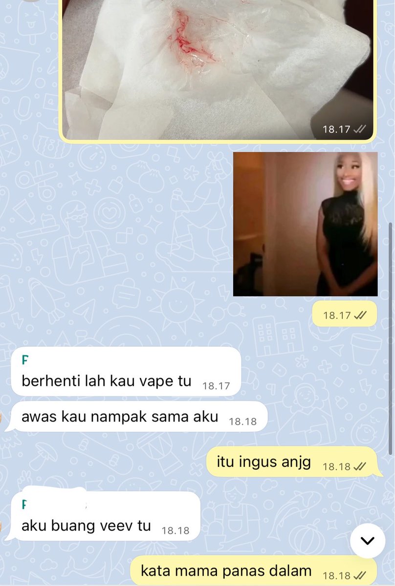 deppiis's tweet photo. duar dimarahin aowkakwkaiwiaka (dia bhkan blm tau ak beli pod baru😭😭😭🙏🏻🙏🏻) https://t.co/P69jNjfve3