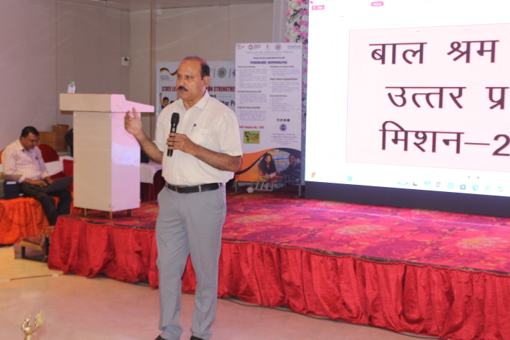 pacelko2000's tweet photo. On the occasion of World Day Against Child Labour Mr. Rizwan Ali, State Nodal Officer (Child Labour), reaffirmed the U.P. govt.'s commitment to making the state child labour-free by 2027 and shared a roadmap to achieve this goal. #ChildLabourFreeUP#CACL https://t.co/tPA5JPbbJs