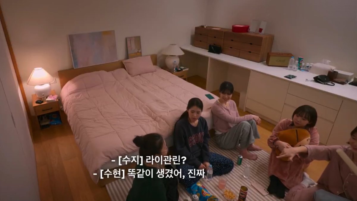 reve_rdatre's tweet photo. 아ㅏㅏㅏㅏㅏㅏ군밤맨 침투력 웃겨서 소리지름 https://t.co/WYi3StHSrp