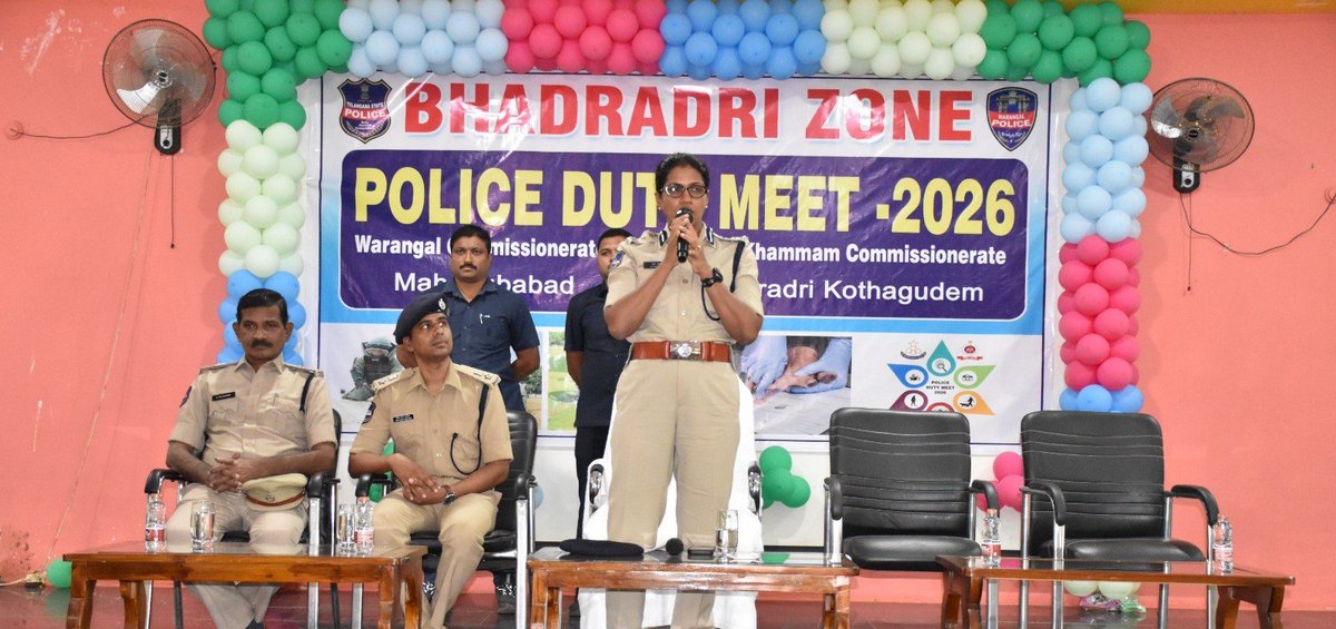warangalpolice's tweet photo. విధుల్లో రాణించాలంటే వృత్తి నైపుణ్యం అవసరం
 –వరంగల్ పోలీస్ కమిషనర్ ఎన్. శ్వేత, ఐపిఎస్.

పోలీసులు తమ విధుల్లో అత్యుత్తమంగా రాణించాలంటే వృత్తి నైపుణ్యం సొంతం చేసుకోవడం ఎంతో కీలకమని వరంగల్ పోలీస్ కమిషనర్ అన్నారు. వరంగల్ పోలీస్ కమిషనరేట్ కార్యాలయంలో మూడు రోజుల పాటు జరిగే భద్రాద్రి జోనల్ పోలీస్ డ్యూటీ మీట్ పోటీలను మంగళవారం పోలీస్ కమిషనర్ మామూనూర్ పోలీస్ ట్రైనింగ్ సెంటర్ లో ప్రారంభించారు.
భద్రాద్రి జోనల్ పరిధిలోని వరంగల్ పోలీస్ కమిషనరేట్, ఖమ్మం పోలీస్ కమీషనరేట్, మహబూబాబాద్ మరియు భద్రాద్రి కొత్తగూడెం పోలీస్ విభాగాలకు చెందిన అధికారులు, సిబ్బంది  డ్యూటీ మీట్‌ లో భాగంగా కంప్యూటర్ పరిజ్ఞానం, ఫోరెన్సిక్ సైన్స్, ఫింగర్ ప్రింట్ లిఫ్టింగ్, ప్యాకింగ్, హ్యాండ్లింగ్, బాంబ్ డిస్పోజల్, డాగ్ స్క్వాడ్, ఫోటోగ్రఫీ & వీడియో గ్రఫీ వంటి విభాగాల్లో సిబ్బంది తమ నైపుణ్యాలను ప్రదర్శిస్తున్నారు.
ప్రతి విభాగంలో ప్రతిభ కనబర్చిన వారిని, త్వరలో జరిగే రాష్ట్ర స్థాయి పోలీస్ డ్యూటీ మీట్ కోసం ఎంపిక చేయడం జరుగుతుంది. 
ఈ సందర్భంగా పోలీస్ కమిషనర్ మాట్లాడుతూ ఈ డ్యూటీ మీట్‌లు అధికారులకు తమ నైపుణ్యాలను మెరుగుపర్చే అవకాశం కల్పిస్తాయి. నేరాలను త్వరితగతిన ఛేదించేందుకు, సాక్ష్యాలను శాస్త్రీయంగా విశ్లేషించేందుకు, ప్రజలకు న్యాయం అందించేందుకు ఈ వృత్తి శిక్షణ ఎంతో అవసరమని తెలిపారు.
ఈ కార్యక్రమంలో ఈస్ట్ జోన్ డీసీపీ అంకిత్ కుమార్, అదనపు డీసీపీ లు బాలస్వామి, శ్రీనివాస్ తో పాటు జోనల్‌కు చెందిన ఏసీపీలు, ఇన్‌స్పెక్టర్లు, ఆర్‌.ఐలు, ఇతర పోలీస్ సిబ్బంది పాల్గొన్నారు.
@TelanganaDGP @TelanganaCOPs