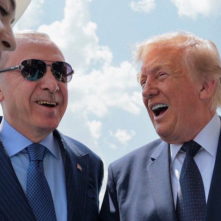 gusholderhaber's tweet photo. Cumhurbaşkanı Erdoğan ile Trump arasındaki samimi sohbete ait görüntüler: https://t.co/alnmXNz9H9