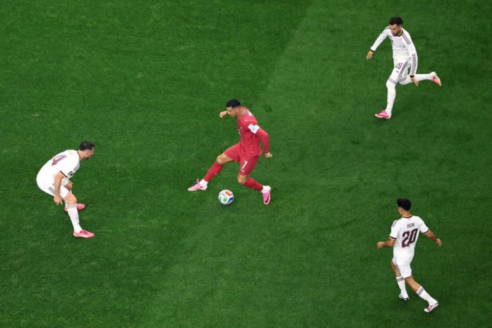 alhemdda's tweet photo. @SamiVVD فاز او خسر.. سيبقى عمك وافضل لاعب بالتاريخ🐐🐐 https://t.co/CGdXYiKe8N