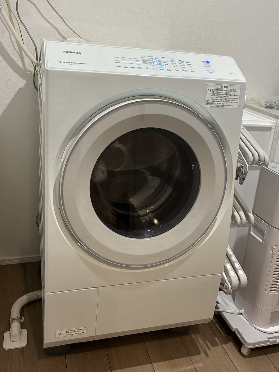 tomaral's tweet photo. 新居で2ヶ月間ヤマダ電機オリジナルのドラム式（ハイアール製）使ってたけど不具合多かったので東芝 ザブーンに買い換えました🧺 https://t.co/TFLZQrO5Vx
