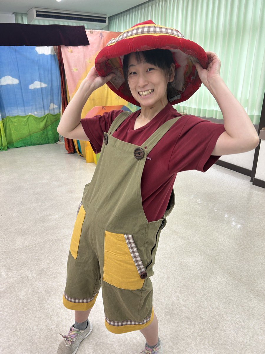 godwisdom6's tweet photo. 新ピノキオの稽古が始まり、3班中2班で違う役の稽古。
ほぼ全員がそんな状況w
演じる役が増えるとキャスティングの幅が増えるのでガンガンやっていきますよー

衣装班長による新ピノキオの新衣装！めっさ良き✨ https://t.co/iE1IFA5CyX