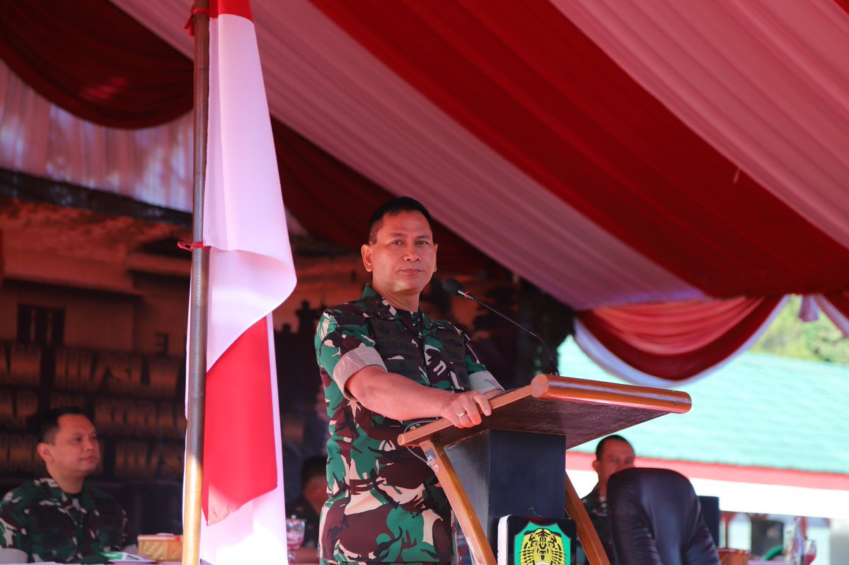 kodam_siliwangi's tweet photo. *Pangdam III/Siliwangi Berikan Pengarahan kepada 2.211 Personel Satuan TP Tahap IV di Dodik Secata Rindam III/Siliwangi*
#kodam3siliwangi #yontp #tniad #tniprima https://t.co/8wFQx84H6p