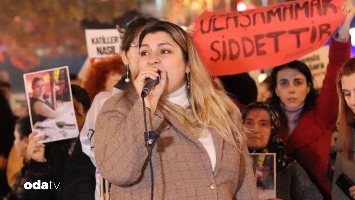 odatv's tweet photo. Önce Çocuklar ve Kadınlar Derneği Genel Sekreteri'ne NATO'dan gözaltı:
🗨️NATO'yu protesto etmek suç değil, anayasal bir haktır... Hukuk savunucularına ve demokratik haklarını kullanan yurttaşlara yönelik bu uygulamayı kabul etmiyoruz
https://t.co/A6lWHvBWW0 https://t.co/gyuNUJG1lG