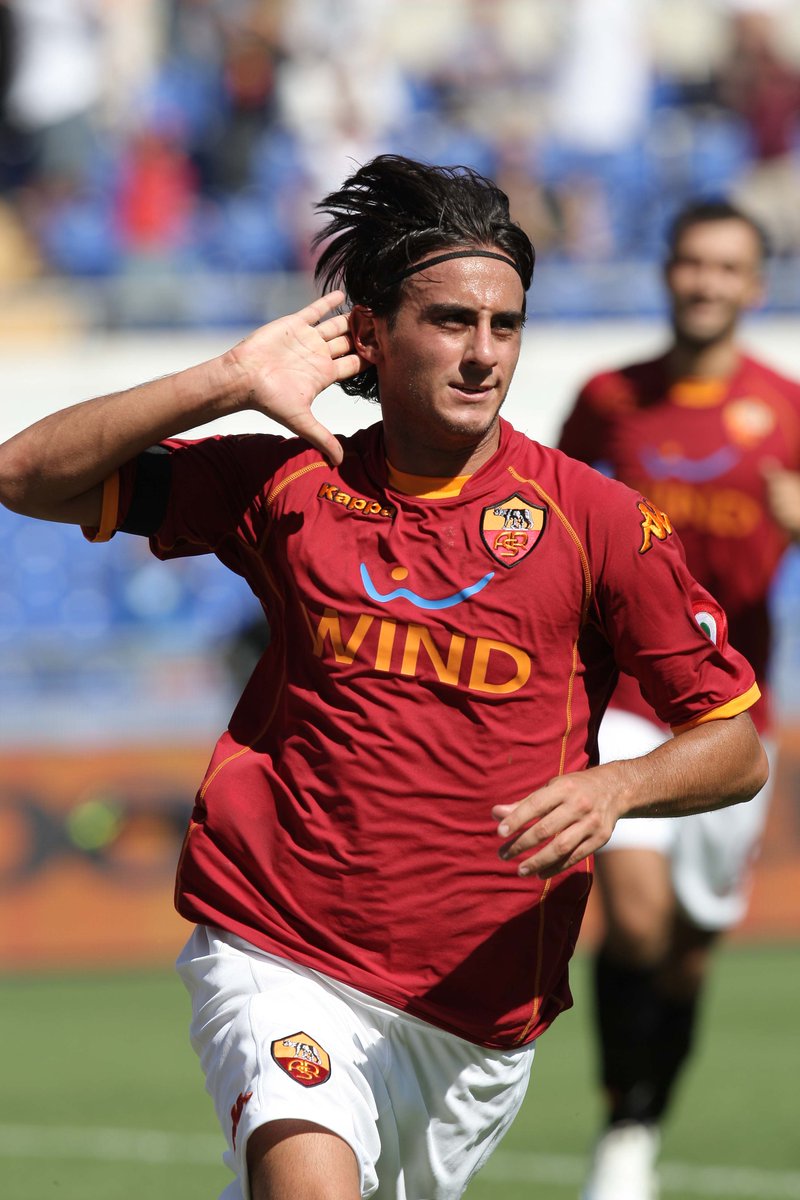OfficialASRoma's tweet photo. Buon compleanno, Alberto Aquilani 🥳

#ASRoma https://t.co/UoqbPoKfrs