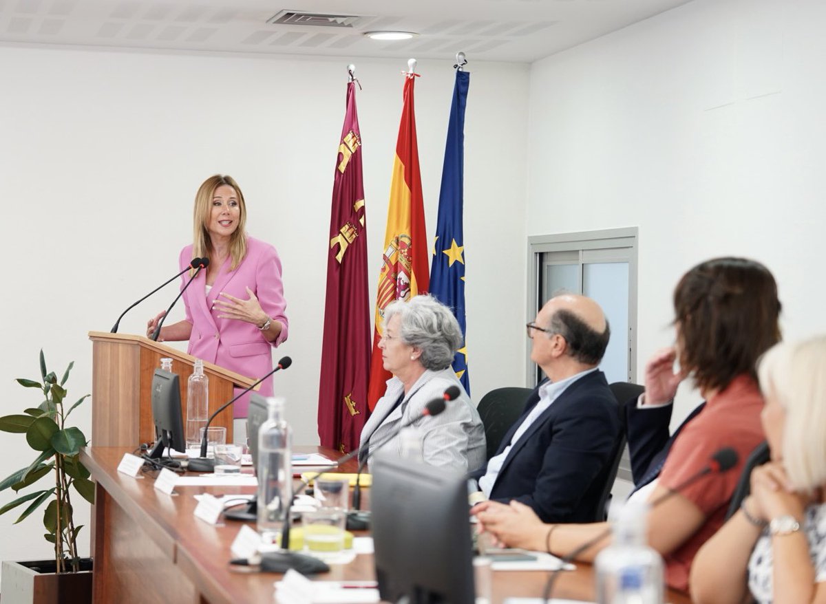 RM_Hacienda's tweet photo. 💪🏼El Gobierno regional destaca que la #RegióndeMurcia consolida su crecimiento y avanza en la creación de empleo

🔝La consejera resalta que la Región superó las 700.000 personas ocupadas en 2025 y subraya la evolución positiva de la temporalidad y el desempleo juvenil

📸Presentación de la Memoria 2025 del CES 

🔗https://t.co/DXmHECAPj6
