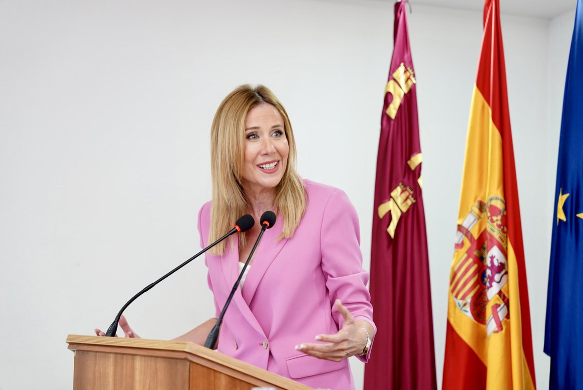 RM_Hacienda's tweet photo. 💪🏼El Gobierno regional destaca que la #RegióndeMurcia consolida su crecimiento y avanza en la creación de empleo

🔝La consejera resalta que la Región superó las 700.000 personas ocupadas en 2025 y subraya la evolución positiva de la temporalidad y el desempleo juvenil

📸Presentación de la Memoria 2025 del CES 

🔗https://t.co/DXmHECAPj6