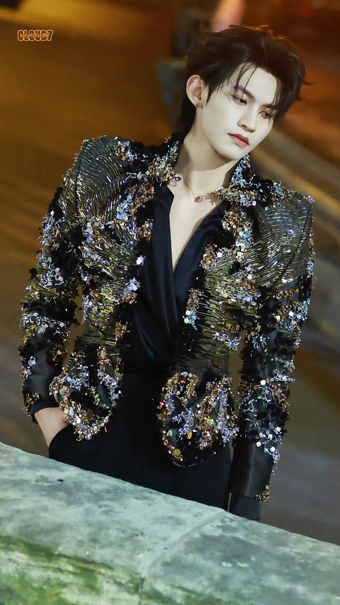 zhanlusi's tweet photo. It's Jiahui's turn today, first haute couture attendance.... Excited and looking forward to it... https://t.co/pCzJ96xpKS