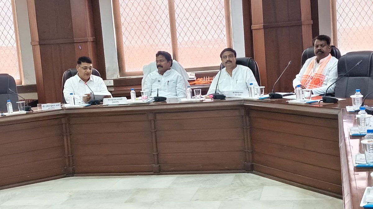Jitendra_bjp_'s tweet photo. आज विधानसभा में कृषि विकास समिति द्वारा आयोजित बैठक में सम्मिलित होने का अवसर प्राप्त हुआ।

बैठक में समिति के सभापति एवं पिपरिया (नर्मदापुरम) विधायक माननीय श्री ठाकुरदास नागवंशी जी, समिति के सम्मानित सदस्यगण तथा कृषि विभाग के वरिष्ठ अधिकारी उपस्थित रहे।

@narendramodi https://t.co/0YY7vbDP28