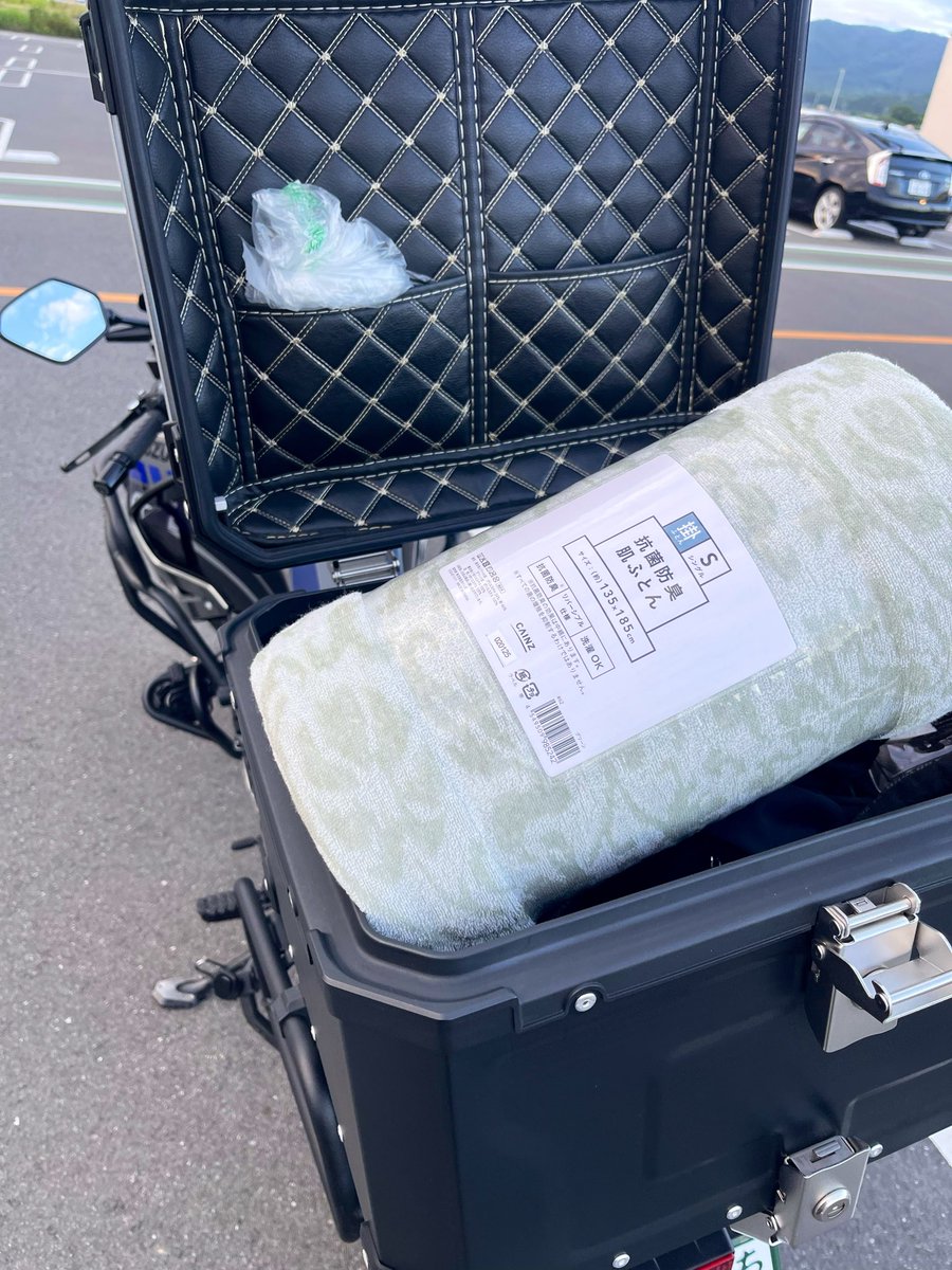 wilkinson9421's tweet photo. Vストでツーリングするって事は途中でかけ布団を買っても良い、そういう事なんだ https://t.co/l4wK2ZzijA