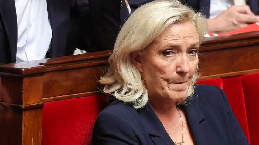 actuetpolitique's tweet photo. 🚨‼️🇫🇷 ALERTE INFO - La cour d’appel de Paris reconnaît qu’il n’y a pas eu d’enrichissement personnel dans l’affaire concernant Marine Le Pen. (Direct) https://t.co/xBK4KkqCNS