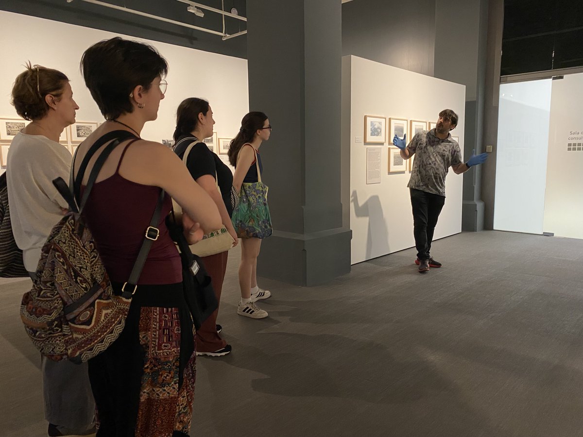 ESAGED_UAB's tweet photo. 📸 L’alumnat del Màster en Arxivística i Governança de la Informació ha visitat l’Arxiu Fotogràfic de Barcelona.

🗂️ Han tingut l'oportunitat de conèixer els espais de conservació, digitalització i estudis dels fons fotogràfics.

🔗 Més informació:
https://t.co/FFRO3JEKJX https://t.co/YhdVrJHjhf