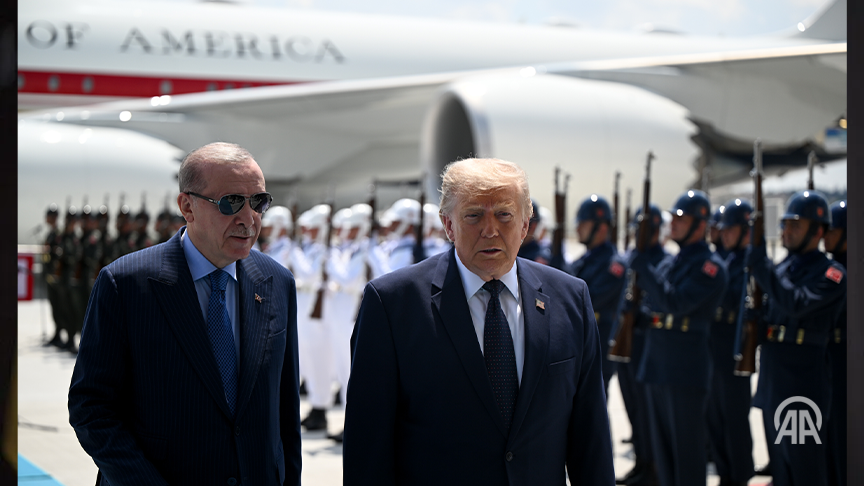anadoluagency's tweet photo. 🇹🇷|🇺🇲 Turkish President Recep Tayyip Erdogan welcomed his US counterpart Donald Trump in the capital Ankara, as a two-day NATO summit kicked off

🔴 Follow our live blog for the latest updates: https://t.co/7GAA9Ibu8a https://t.co/uoqxZNOZUa