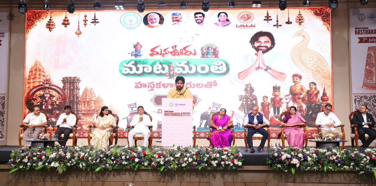 JanaSenaParty's tweet photo. .
మన కళలకి అంతర్జాతీయ స్థాయి గుర్తింపు తెస్తాం
బ్యాటరీ సహాయం లేకుండా నడిచే సైంటిఫిక్ చెక్క బొమ్మల స్టాల్ శ్రీ పవన్ కళ్యాణ్ గారిని ఆకట్టుకుంది. చెక్కతో చేసిన టెలీస్కోప్ తదితర ఉత్పత్తులను ఆసక్తిగా తిలకించారు. పంచాయతీల పరిధిలో ఉన్న ప్రతి స్కూల్లో ఈ సైంటిఫిక్ బొమ్మలు ఏర్పాటు చేయాలని సూచించారు. గిరిజన సవర కళాకారులు ఏర్పాటు చేసిన స్టాల్ లో సుదీర్ఘ సమయం గడిపారు. సంప్రదాయ సవర కళలో పురాణ కథలు, జాతీయ నాయకుల చిత్రాలతో కూడా రూపొందించాలని సూచన చేశారు. ఒక కళాఖండాన్ని తయారు చేసిన కళాకారుడికి గుర్తింపు దక్కే విధంగా ప్రతి ఆర్ట్ మీద ప్రత్యేక క్యూఆర్ కోడ్ ఏర్పాటు చేసి, అందులో కళాకారుడి పేరు, అతను రూపొందించిన కళకి సంబంధించిన స్టోరీ అందులో పొందుపర్చాలని అధికారులకి సూచించారు. మన కళలకి అంతర్జాతీయ స్థాయి గుర్తింపు దక్కాలని, జపాన్ తరహాలో ఆర్టిస్టులను గౌరవించాలని సూచించారు. 
సవర కళాకారుల కోసం విబి జీ రాం జీ పథకం కింద ఏజెన్సీ ప్రాంతంలో ప్రత్యేక కామన్ ఫెసిలిటీ సెంటర్ ఏర్పాటు చేయాలని ఆదేశించారు. 
నరసాపురం లేస్ కళాకారులు కళ్లకు ఇబ్బందులు వస్తున్నాయని చెప్పారు. అలాగే చేనేతలకు కండరాలు, ఎముకలు, శ్వాసకోశ వ్యాధులు వస్తాయి. కలంకారీలకు శ్వాసకోశ వ్యాధులు వస్తాయి. ప్రతి కళాకారుడు ఏకాగ్రతతో ఆ కళను మలిచే క్రమంలో వచ్చే ఆరోగ్య సమస్యలు ఉత్పన్నమవుతాయి. హస్త కళాకారుల ఆరోగ్య పరిరక్షణకు క్లస్టర్ల వారీగా చర్యలు చేపట్టాలని శ్రీ పవన్ కళ్యాణ్ గారు సూచించారు.
అనంతరం మన హస్తకళలకు రాష్ట్ర ఉపముఖ్యమంత్రివర్యులు శ్రీ పవన్ కళ్యాణ్ గారు ఇస్తున్న ప్రాధాన్యతను, కల్పిస్తున్న ప్రచారాన్ని తెలియబర్చే విధంగా ఏర్పాటు చేసిన ఫొటో గ్యాలరీ ఆయన్ను ఆకట్టుకుంది. గౌరవ ప్రధాన మంత్రి శ్రీ @narendramodi గారు, హోంమంత్రి శ్రీ అమిత్ షా @AmitShah గారు, ముఖ్యమంత్రి శ్రీ చంద్రబాబు నాయుడు @ncbn గారు తదితర ప్రముఖులను కలసిన సందర్భంలో శ్రీ పవన్ కళ్యాణ్ @PawanKalyan గారు అందజేసిన కళారూపాలకు సంబంధించిన ఫోటోలు వివరాలతో సహా గ్యాలరీలో ప్రదర్శించారు. ఈ గ్యాలరీ ఉపముఖ్యమంత్రివర్యులను ఆకట్టుకుంది. వివిధ క్లస్టర్ల నుంచి మహోత్సవానికి వచ్చిన హస్త కళాకారులతో గ్రూపు ఫొటోలు దిగారు.
 హస్తకళల అభివృద్ధి దిశగా తీసుకుంటున్న చర్యల్లో భాగంగా ఏలూరు కార్పెట్ కళాకారులు, అనంతపురం అరటి పీచు కళాకారుల కోసం ఏర్పాటు చేసిన ప్రత్యేక శిక్షణా కార్యక్రమాలను శ్రీ పవన్ కళ్యాణ్ గారి చేతుల మీదుగా ప్రారంభించారు. ఈ కార్యక్రమం కింద 30 మంది చొప్పున కళాకారులను ఎంపిక చేసి వారికి రెండు నెలల పాటు శిక్షణ అందిస్తారు. 
గుంటూరు, కాకినాడల్లో పునరుద్ధరించిన లేపాక్షి షోరూంలు, రాజమహేంద్రవరం విమానాశ్రయంలో నూతనంగా ఏర్పాటు చేసిన షోరూంను వర్చువల్ గా ప్రారంభించారు.
*లేపాక్షి ఈ కామర్స్ యాప్ ఆవిష్కరణ*
 హస్తకళా మహోత్సవం వేదిక నుంచి లేపాక్షి ఈ కామర్స్ యాప్ ను శ్రీ పవన్ కళ్యాణ్ గారు ఆవిష్కరించారు. ఈ యాప్ గూగుల్ ప్లే స్టోర్ తో పాటు యాపిల్ యాప్ స్టోర్ లోనూ అందుబాటులో ఉంటుంది. ఈ యాప్ ద్వారా మన రాష్ట్ర హస్తకళా ఉత్పత్తులకు ప్రపంచవ్యాప్త మార్కెటింగ్ అవకాశాలు దక్కనున్నాయి. దీంతో పాటు రాష్ట్ర హస్తకళల అభివృద్ధి సంస్థ ఆధ్వర్యంలో వివిధ క్లస్టర్లలో ఏర్పాటు చేసిన 100 ఉద్యమ్ వర్క్ షాపులను ప్రారంభించారు. 2 వేల మంది కళాకారులను అధికారిక పారిశ్రామిక వ్యవస్థలోకి తీసుకురావడం లక్ష్యంగా ఈ వర్క్ షాపులను నిర్వహిస్తున్నారు. అనంతరం సంప్రదాయ హస్తకళల పరిరక్షణ, ప్రచారంలో విశేష కృషి చేసిన పలువురిని సత్కరించారు. ఈ కార్యక్రమంలో రాష్ట్ర బీసీ సంక్షేమ, జౌళి, వస్త్ర పరిశ్రమల శాఖ మంత్రి శ్రీమతి ఎస్. సవిత గారు, విజయవాడ పార్లమెంటు సభ్యులు శ్రీ కేశినేని శివనాథ్ గారు, రాష్ట్ర చేనేత, హస్తకళల విభాగం సలహాదారు శ్రీమతి సుచిత్ర ఎల్లా గారు, హస్తకళల అభివృద్ది సంస్థ ఛైర్మన్ డాక్టర్ పసుపులేటి హరిప్రసాద్ గారు, పోలీస్ హౌసింగ్ కార్పోరేషన్ ఛైర్మన్ శ్రీ కళ్యాణం శివశ్రీనివాస్ గారు, ప్రభుత్వ ప్రత్యేక ప్రధాన కార్యదర్శి శ్రీ ఆర్పీ సిసోడియా గారు, చేనేత, జౌళి శాఖ కమిషనర్ శ్రీ రేఖా రాణి గారు, అటవీశాఖ సలహాదారు శ్రీ మల్లికార్జునరావు గారు, పీసీసీఎఫ్ శ్రీ పి.వి. చలపతిరావు గారు, ఎన్టీఆర్ జిల్లా కలెక్టర్ శ్రీ లక్ష్మీశ గారు, ఇతర ఉన్నతాధికారులు పాల్గొన్నారు.