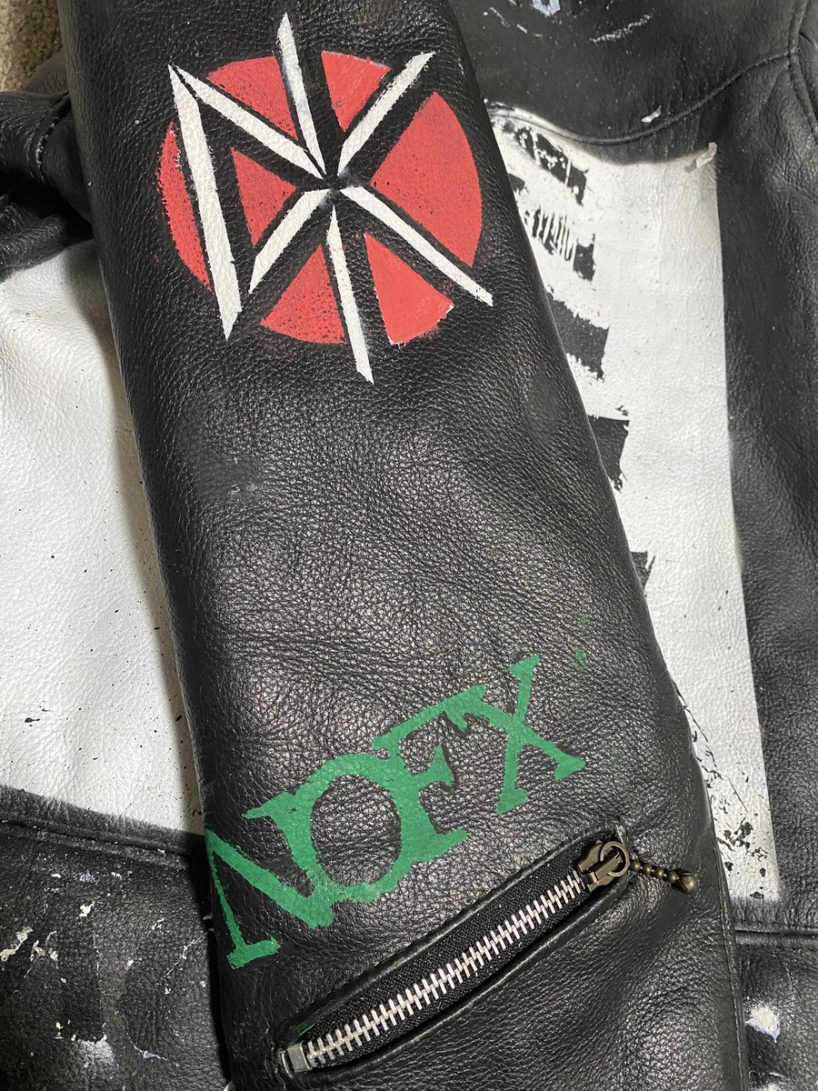 omoikkiri_love's tweet photo. おしっ左腕のNOFXの上にDead kennedysのロゴを入れたぞい🤟✨

#NOFX #deadkennedys https://t.co/W6XhfHkclf