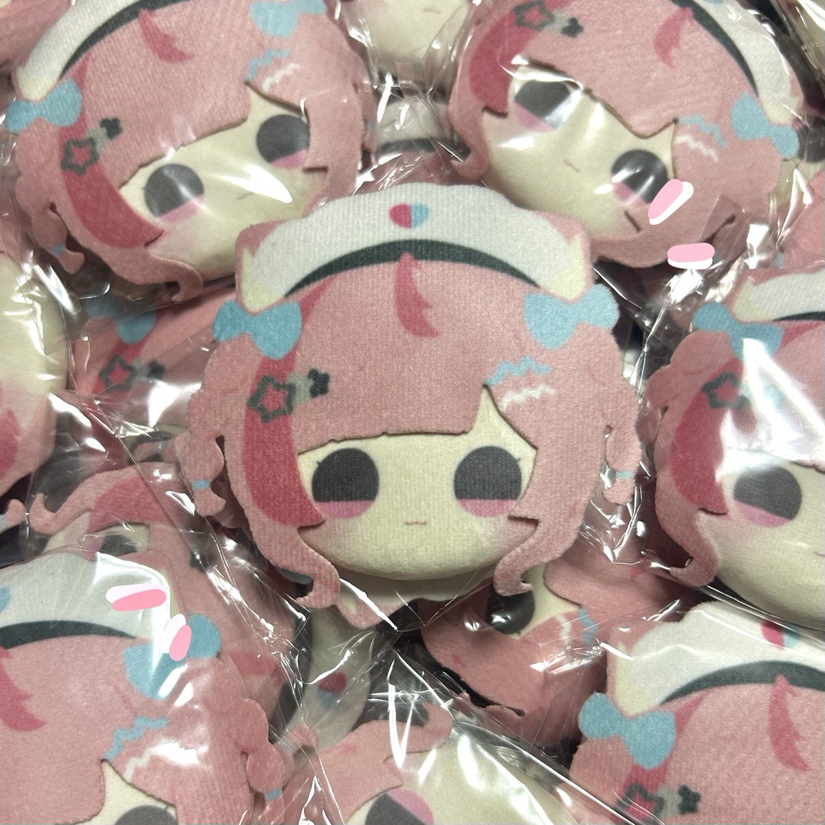 87____ym's tweet photo. ふわふわ立体お顔缶バッジ🎀🐾

表面が布で出来ていてかわいい！75mm！
#c108 https://t.co/06zFJSjo71