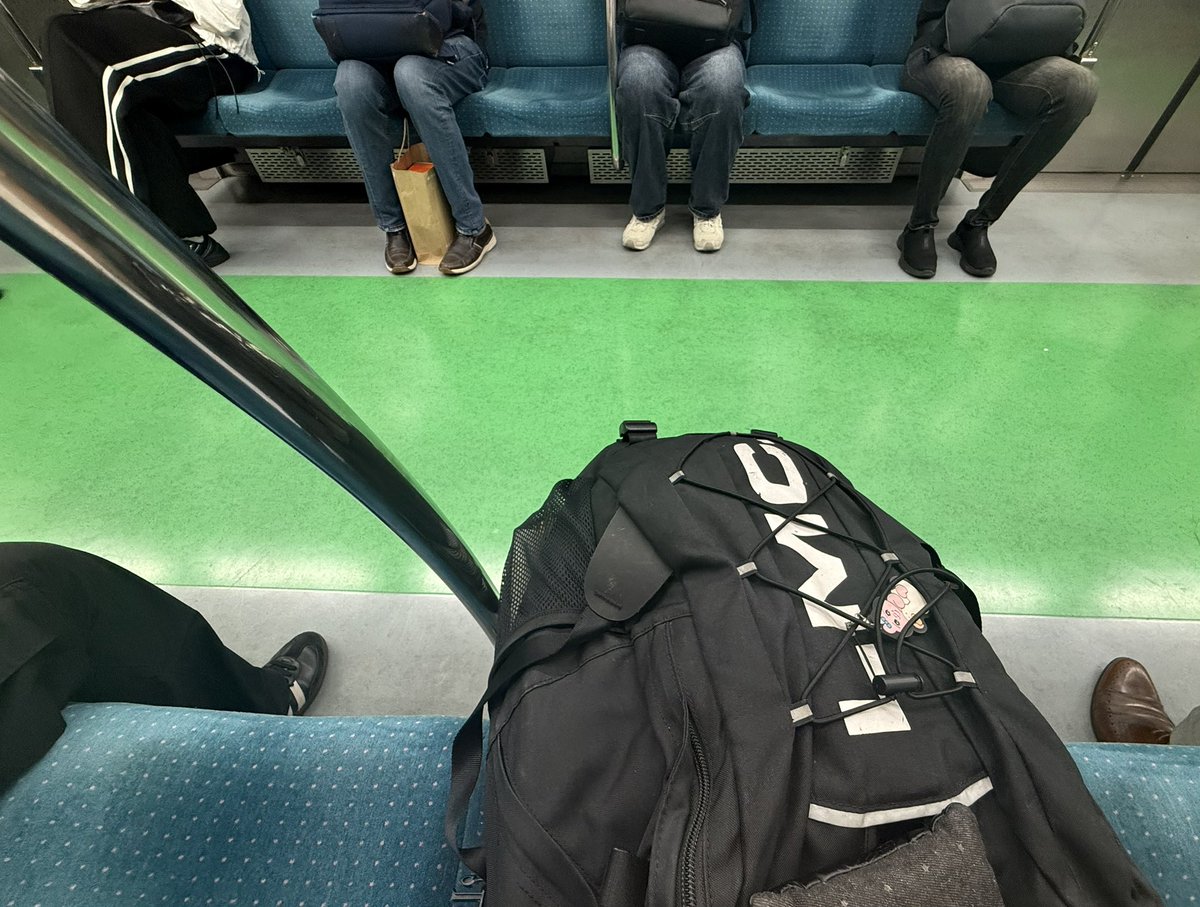LooOvethe's tweet photo. 아니레전드한국인만탄것같은지하철을탄것같은데나지금.. https://t.co/dM95GOxHEe