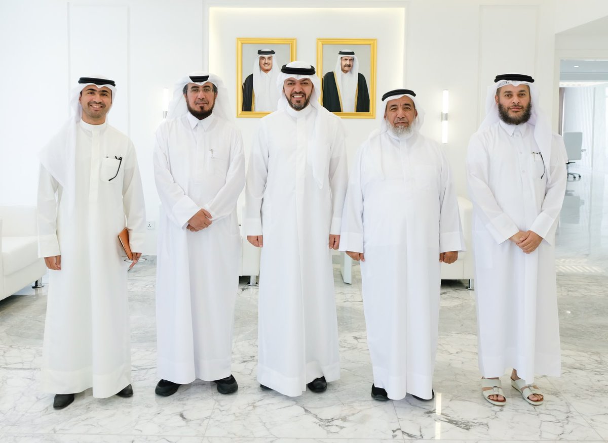 KuwaitEmbassyQA's tweet photo. اجتمع سعادة/ أحمد الشريم، سفير دولة #الكويت لدى دولة #قطر الشقيقة، بسعادة السيد/ غانم الغانم، وزير الأوقاف والشؤون الإسلامية بدولة قطر الشقيقة، اليوم الثلاثاء الموافق 7 يوليو 2026، واستعرض الجانبان أوجه التعاون الثنائي وتبادل الخبرات في مجال الأوقاف والشؤون الإسلامية.
🇰🇼🤝🏼🇶🇦 https://t.co/cm95y9mqyW