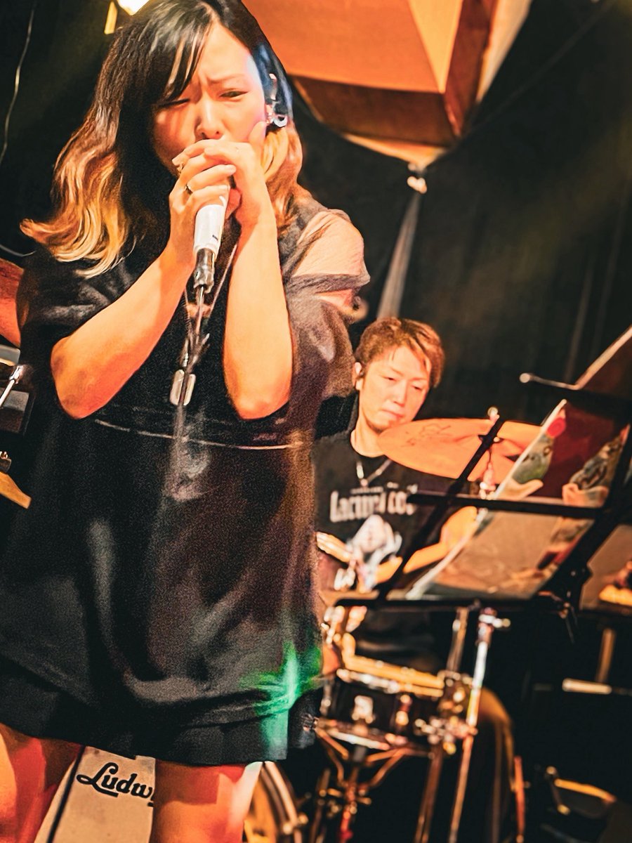 sayakitkitkitty's tweet photo. めちゃ遅くなったけど...
土曜日は、第13回Luke AvenueセッションLIVEおつありでしたぁ🎤🎸🥁
歌うのGWぶり⁇wとりあえず、喉治って良かった🤩
次回、行けないのが悲しみ...💔

...そいで、友達に電話かかってしまってたネタ、公式垢でリポストされててわろた🤣www https://t.co/Gwoazg4547