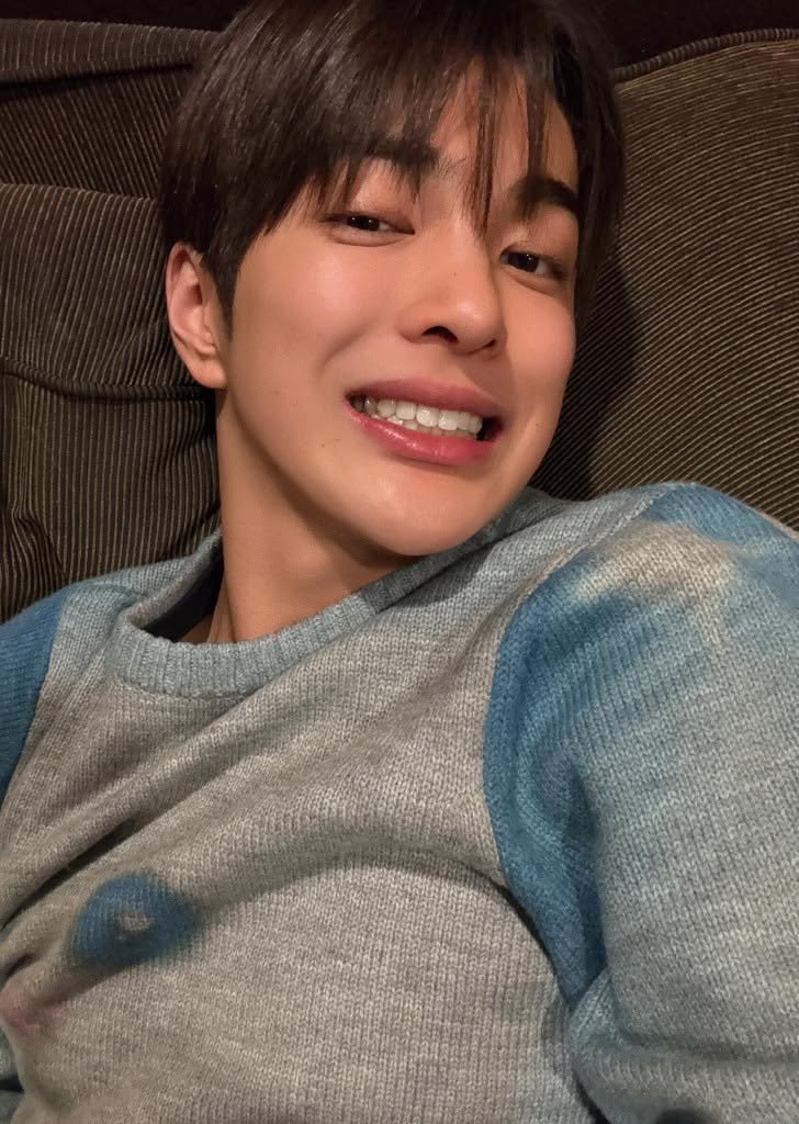 keohtee's tweet photo. anyone who has this keonho pc will be on my roblist 🤷 https://t.co/f7qhZ1hw4R