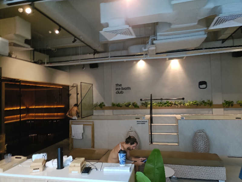 1817ken's tweet photo. サウナ：10分 × 3
水風呂：1分 × 3
休憩：10分 × 3
合計：3セット

... (＠ The Ice Bath Club in , 241 River Valley Rd, #01-01, シンガポール 238298) https://t.co/3XqLUDanSa https://t.co/OaC6nmNtgT