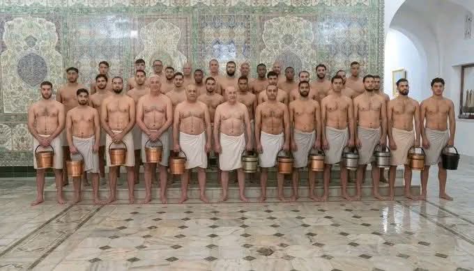 DimaKamara's tweet photo. @AlgeriaGatePlus واش الي استقبلو تبون المغبون 💩🇩🇿 بغيتيه يربح 🤣🤣🤣🤣🤣🤣🤣🤣 https://t.co/iAVrDEnMLg