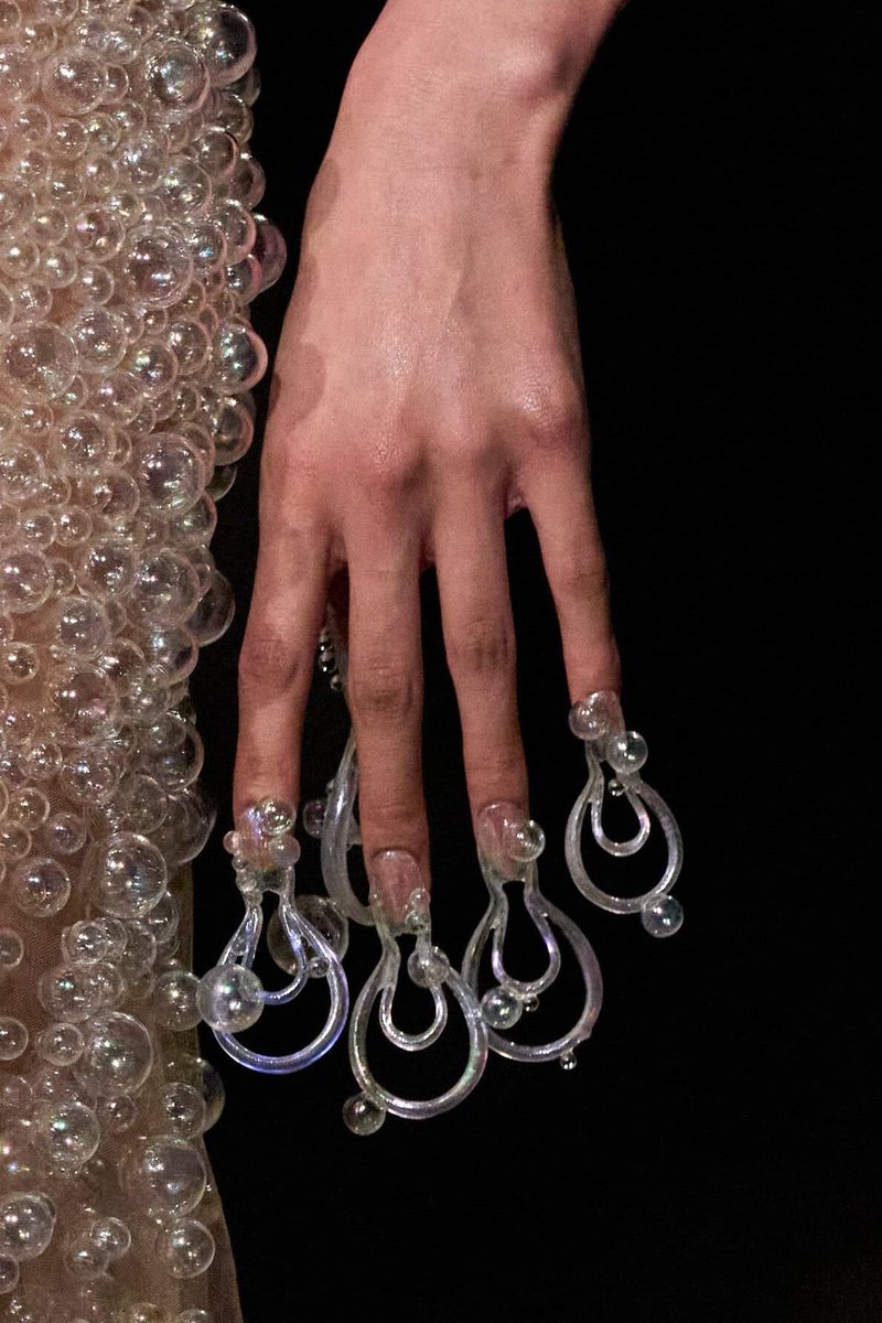 LaModeUnknown's tweet photo. The NAIL ART at ✨️Iris Van Herpen✨️ Fall/Winter 2026 Couture.🪡 https://t.co/sVnkELyyNv