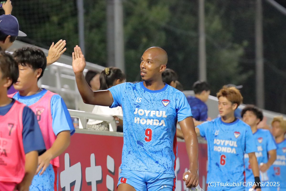 glory0620's tweet photo. 【報告】
この度リリースにもありました通り
FC徳島に移籍する事にしました。

つくばに来て1年半
本当に沢山の人に支えて頂き全力で
サッカーする事が出来ました。

最高の仲間たちと切磋琢磨出来た日々は
かけがえの無い時間でした。

1のサッカー選手として更に成長する為に
この決断をしたので
更に成長して、夢を叶えたいと思います。

どんな時も全力で応援してくれたつくばファミリーの皆様。

短い期間でしたがほんまにありがとうございました！！