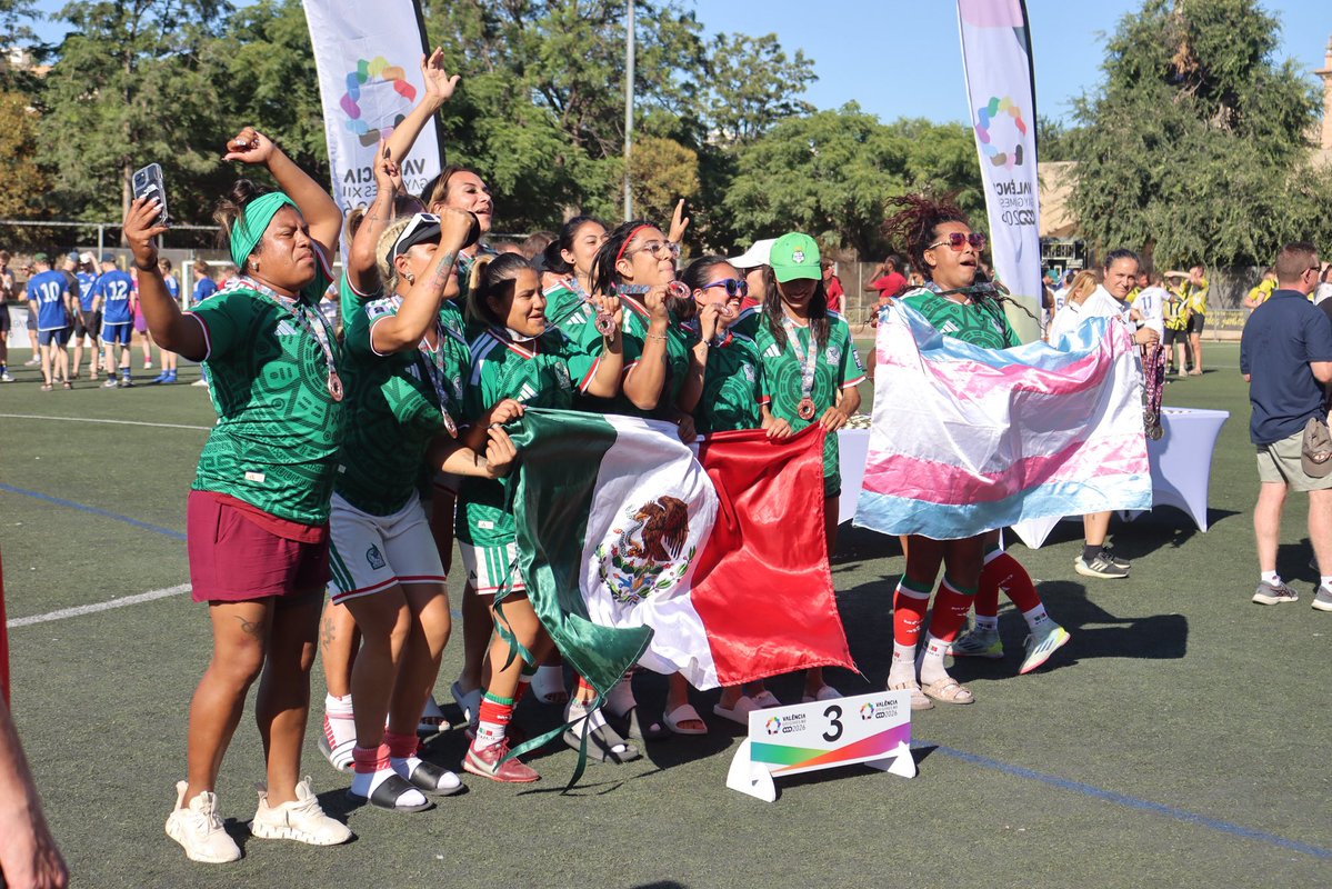 FFCV_info's tweet photo. FUTBOL |

☺️ Ha estat un plaer col•laborar amb @AjuntamentVLC en l’organització dels @valenciagg2026 🏳️‍🌈

🏆 Amb el lliurament de trofeus i medalles posarem el colofó a una setmana intensa de competició en diferents instalacions municipals🥇🥈🥉

L’enhorabona als i les participants d’uns jocs inoblidables 🙌🏻

#somfutbol