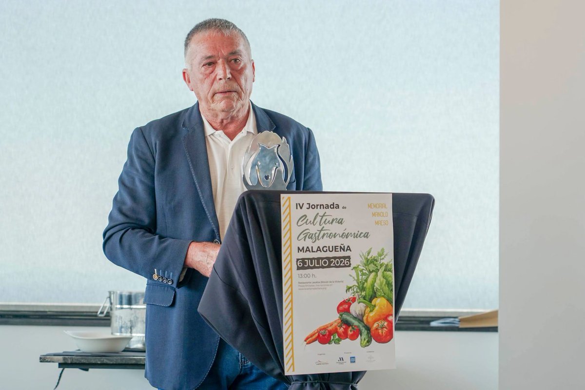 ElPimpiMalaga's tweet photo. Pepe Cobos lleva décadas defendiendo el producto malagueño y a quienes lo hacen posible, dejando una huella que forma parte de nuestra gastronomía.

Hoy recibe el Reconocimiento 2026 de la Carta Malacitana. Gracias, Pepe.❤️ 

@FundacionPimpi https://t.co/lpfBDeIf7X