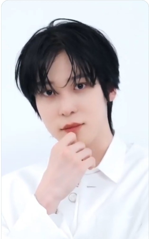aeateez99's tweet photo. หล่ออะไรขนาดนี้ละ..รู้ไมคนที่ไม่ได้เป็นแฟนมันทรมานนะ!!..หล่อน่ารักจนอยากยกลูกสาวให้อ่ะ💙 https://t.co/pSh98ApTbH