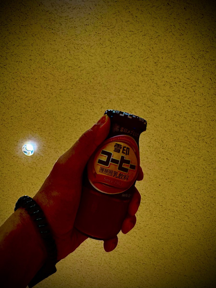 ya_ma_to_hiro's tweet photo. 七夕だ！🎋

いっぱくふつかを思い出すなぁ。
楽しかったなぁ。

みんなのお願いが叶いますように！🌌

today's pic...
先日、銭湯入ってコーヒーのんだ！けど
加工失敗してボツになった写真🤳 https://t.co/kPxWKDvem8