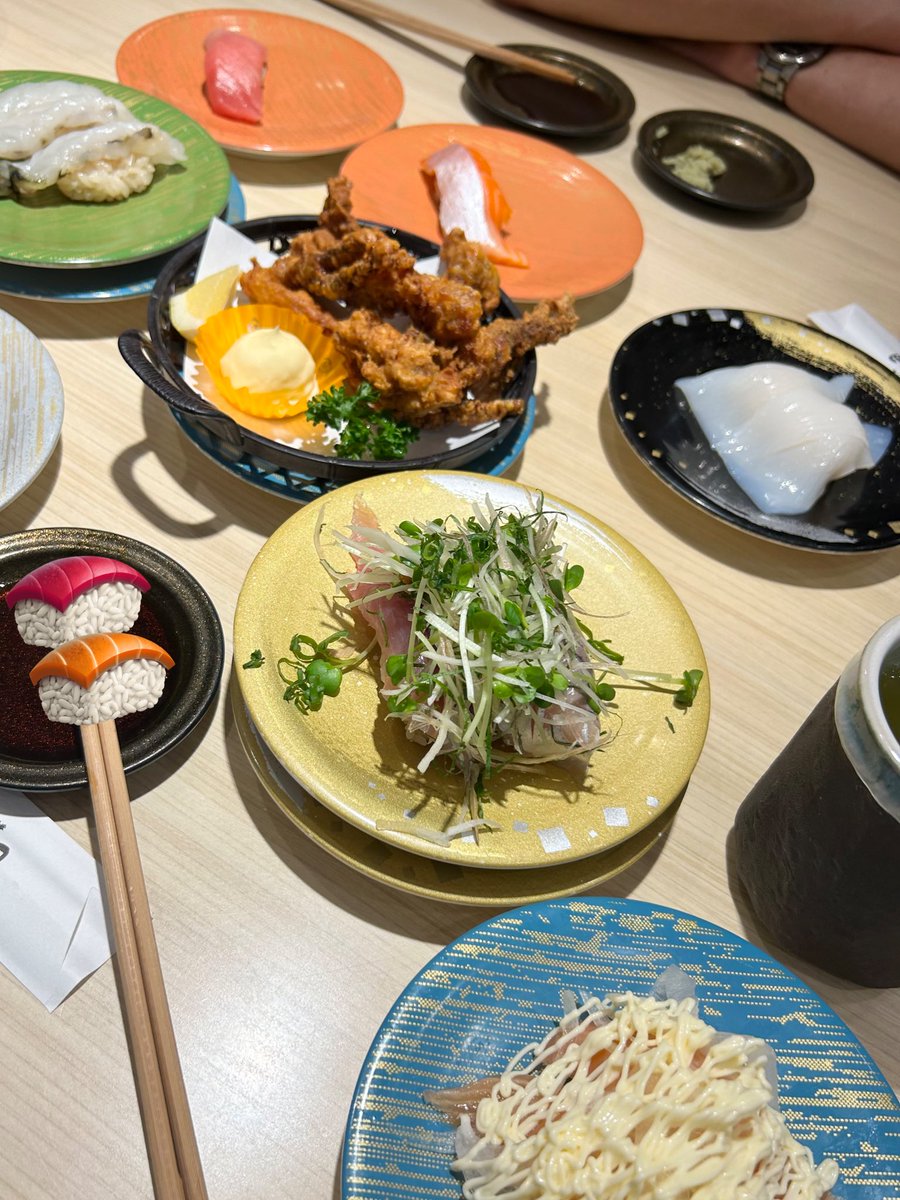 _poco3's tweet photo. 実家出てからも、パパとの恒例行事は続けたいもので🍣
お酒呑みながら、1貫ずつシェアして色んなの食べまくった夜🍣

つまり、サシ寿司呑み……語呂良き😌 https://t.co/59marvXUZW