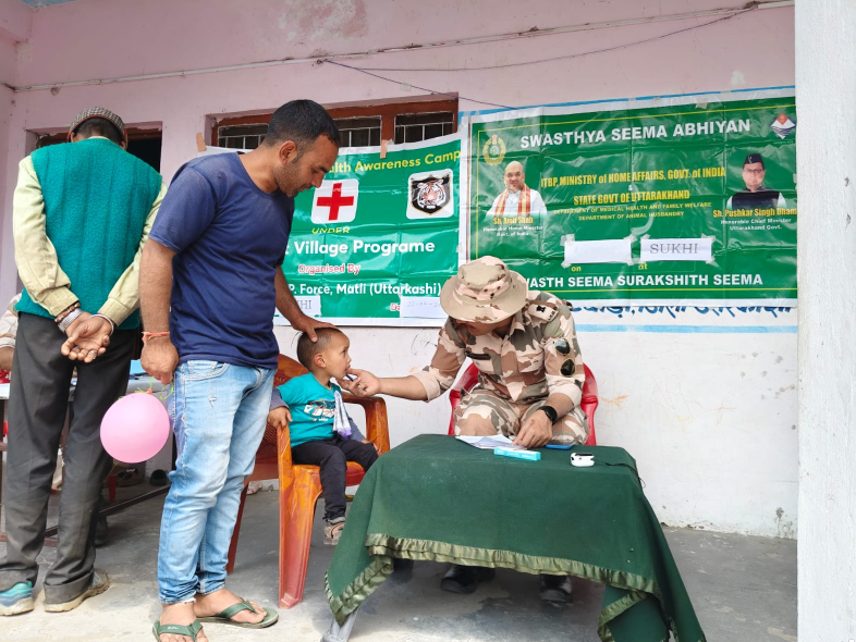 DoBM_GoI's tweet photo. As part of the #VibrantVillagesProgramme, ITBP organised a free medical camp and medicine distribution drive under the Swasthya Seema Abhiyan at Sukki village, Uttarkashi district, #Uttarakhand, providing essential healthcare services to the local community https://t.co/iJSfIO0als