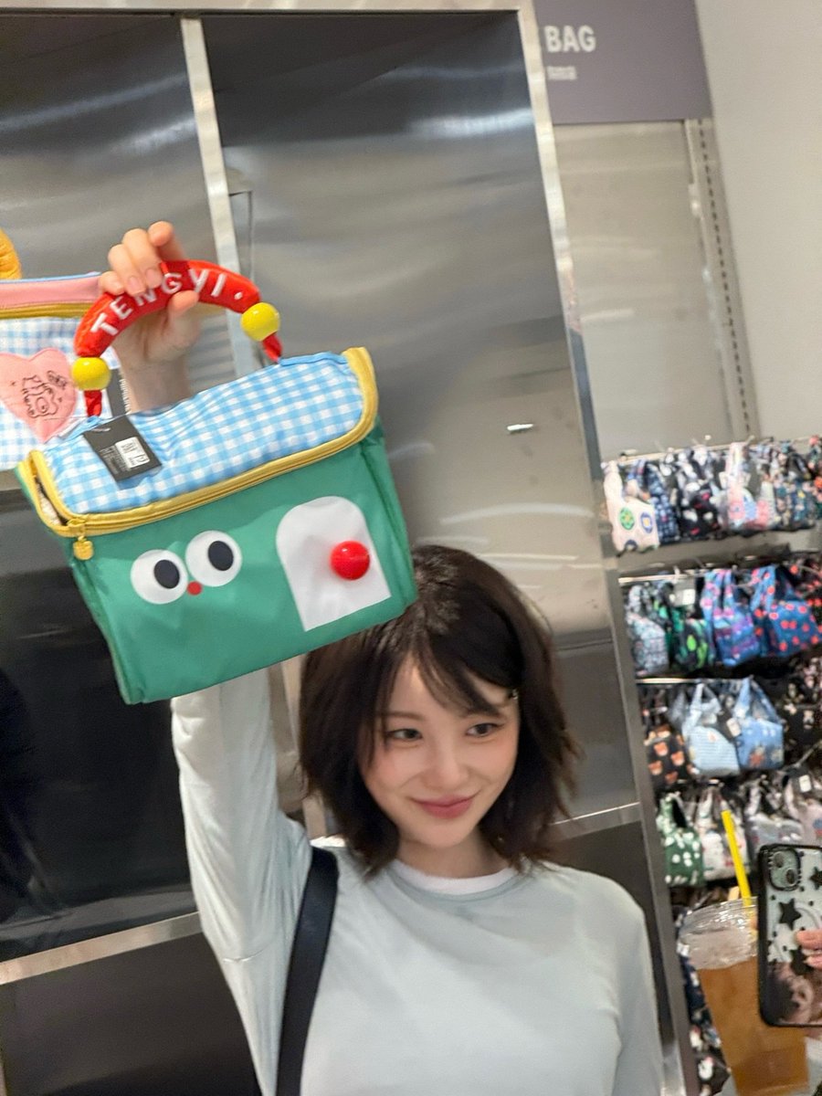 radian_wizone's tweet photo. 260707 LEE CHAEYEON Instagram Update! (1/2)

chaestival_: "🍰🍡🐟⚽️🥅🌂🏠🪞"

🎶 Ashley Park - Mon Soleil - from "Emily in Paris Season 3" Soundtrack

#LEECHAEYEON #이채연 @official_LCY https://t.co/tMQaid9ZYa