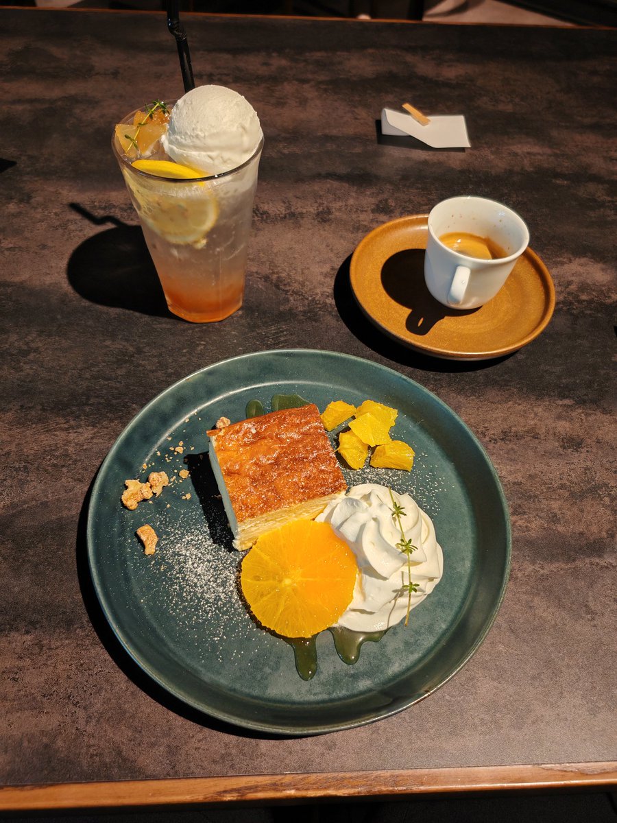 oshugotodog's tweet photo. 久々に日本に帰ってきたので鶴舞公園のカフェとスシローに聖地巡礼🙏
スシローにゃち混んでた、栄だけに栄えてる！んだね〜🍣

犬 https://t.co/8BrUwxo5IC
