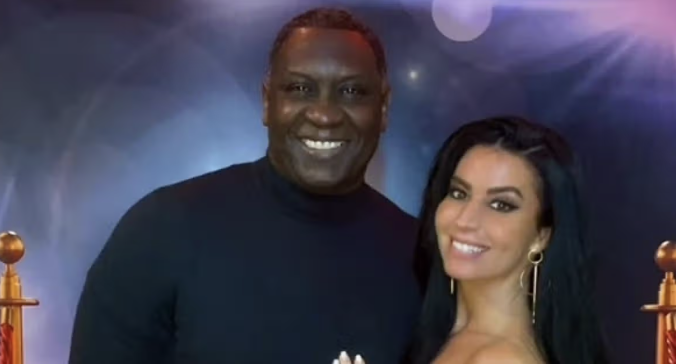 MirrorCeleb's tweet photo. Ex England star splits from wife and 'goes official' with snooker icon's ex.

https://t.co/Q2XSyMVVHk https://t.co/w4jEGiGhIa