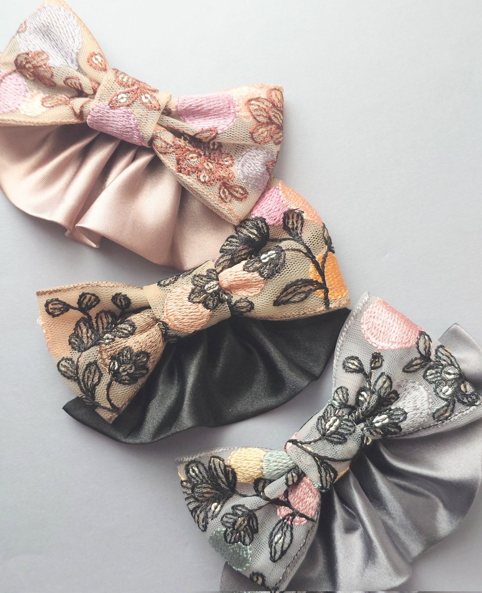xuehui_3's tweet photo. インド刺繍リボンのヘアクリップお持ちします

7月12日のみ
東京ビッグサイト　A119

#ハンドメイドジャパンフェス2026
#HMJ
#handmadeinjapanfes https://t.co/49rhy6JXDe