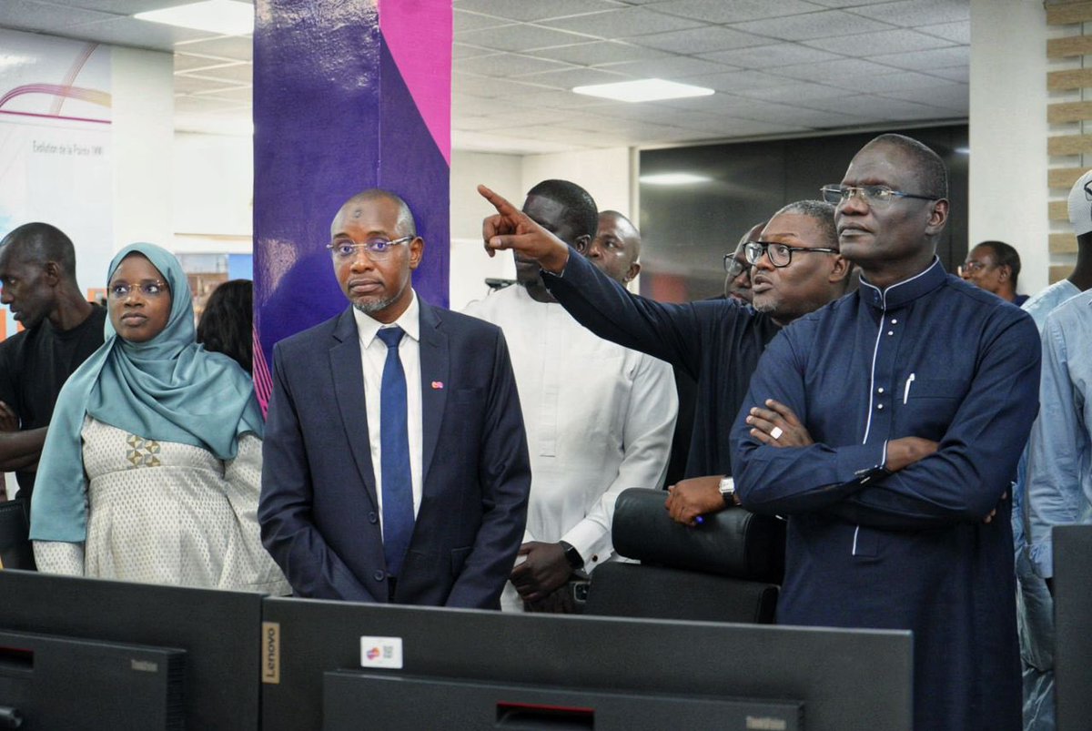 Mepsenegal's tweet photo. Le Ministre de l’Énergie et du Pétrole, Dr El Hadji Abdourahmane DIOUF, a visité le Centre national de Dispatching de la SENELEC pour échanger sur la gestion du réseau électrique et les défis du secteur.

#MEP #SENELEC #Énergie https://t.co/bZBe7yfeJK