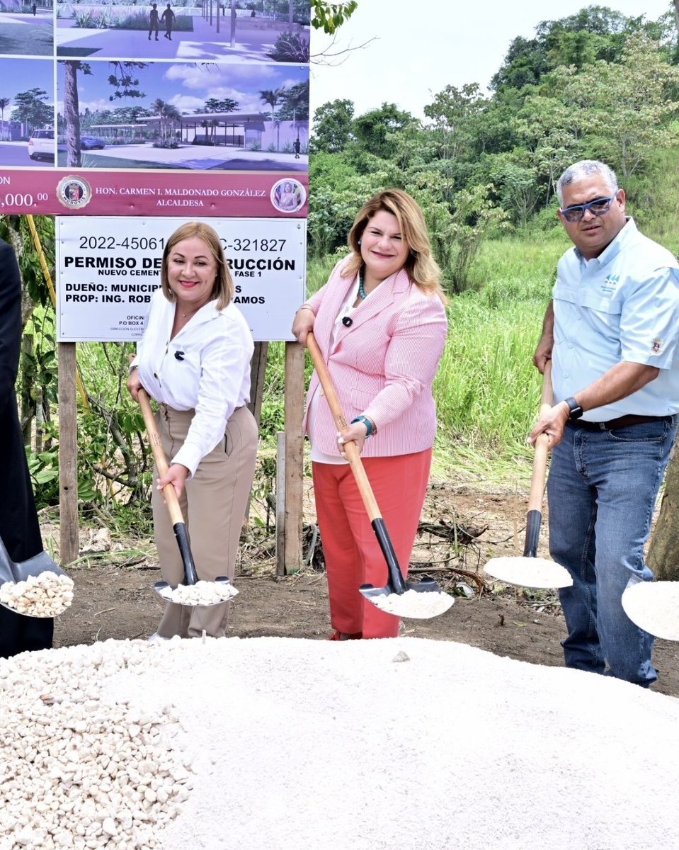 LeninPR's tweet photo. MIENTRAS alcaldes del PNP se quejan, muchos alcaldes populares están contentos con la Gobernadora.

La de Morovis, Carmen Maldonado, anunció que, tras un acuerdo, puso fin a su demanda de 7 años contra la AAA y el inicio de la construcción de un nuevo cementerio. https://t.co/6FCkZiVyc0