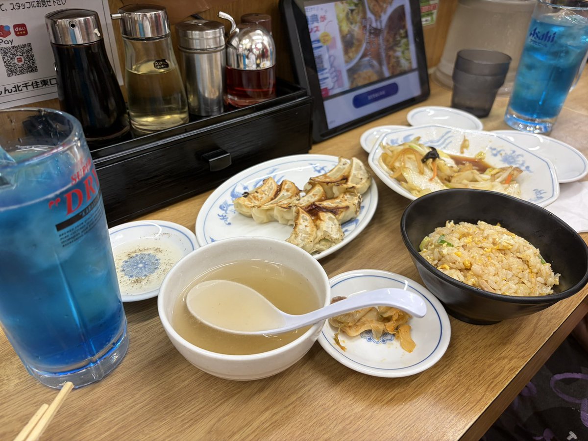 kumatakach's tweet photo. 福しんへ🍺
サク飲みのつもりががっつり食べる🥟

1200べろの動画↓
https://t.co/N1cMQ5Uz0T
#東京
#北千住
#福しん
#餃子
#福しんサワー
#生ビール3点セット https://t.co/CmRaWby0by