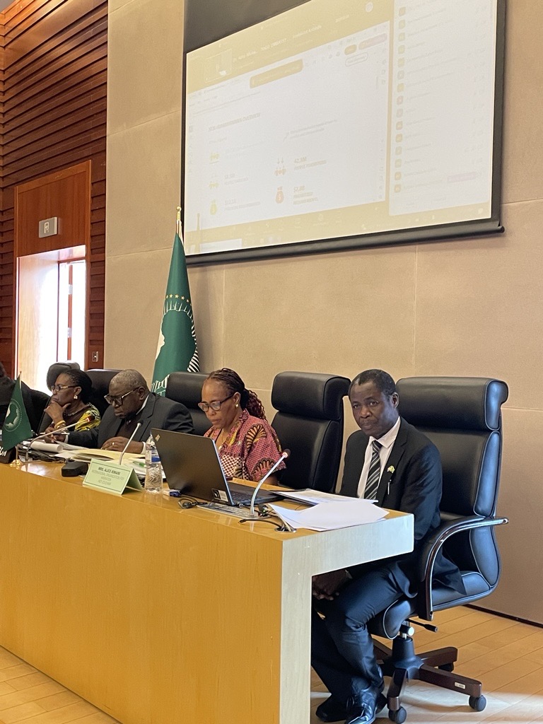 UNOCHAAU's tweet photo. @_AfricanUnion @ICRC_AfricUnion @AU_HHS @IOMatAU @WHOatAUECA @IfrcAu @AugoWfp @UNICEF_AUOffice @UNFPA_AARO Together with @AU_HHS, humanitarian partners briefed #AU Member States with a collective, evidence-based overview of humanitarian crises across Africa, highlighting needs, operational challenges, funding trends, and the outlook ahead. #HumanitarianAction #Africa #HCF https://t.co/ePBr9EkEJY