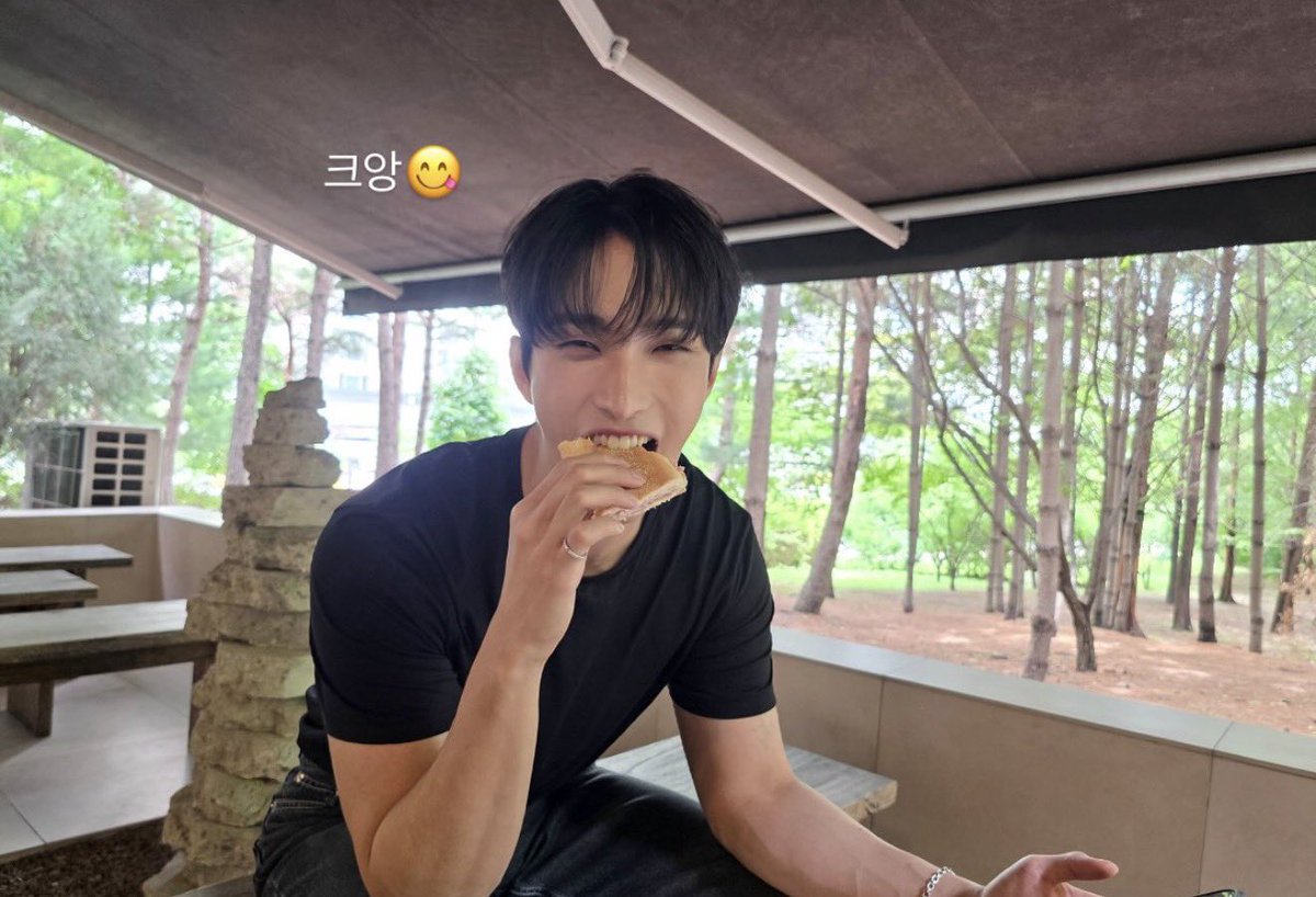 lxvesoftdk's tweet photo. 아시발……. 뭔사진을내가더좋아하는연애바이브로다찍어놨어
유사연애지옥에서누가돌아왔게 https://t.co/sdadKBt4Nt