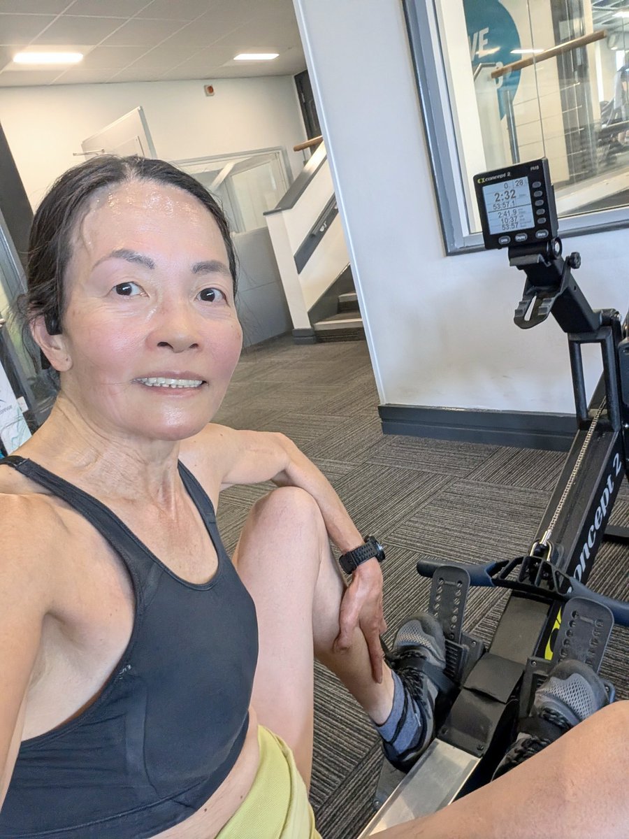 drkittyhung's tweet photo. Finished 10k rowing in 53'57". It was hard to push under 54 minutes 😵😖🤯
#rowing
#ergometer 
#concept2 https://t.co/UM2JFwBS0W