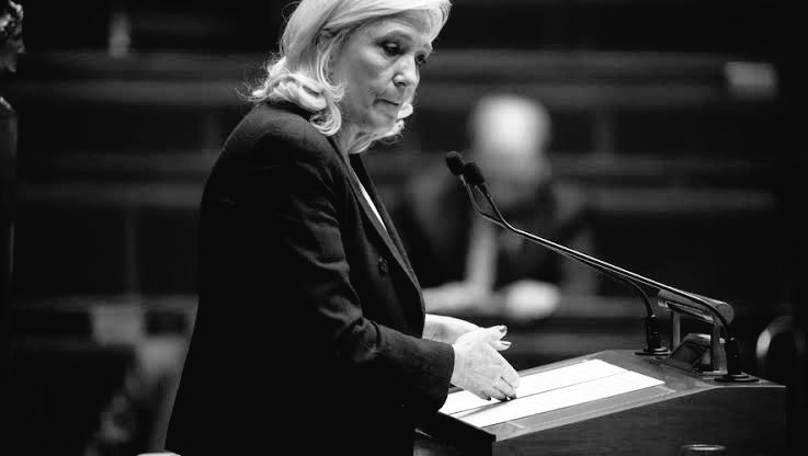 NupesNews's tweet photo. 🔴⚡Marine Le Pen condamnée à 45 mois d’inéligibilité dont 30 mois assortis de sursis, trois ans de prison dont deux avec sursis et 100 000 euros d’amende. https://t.co/HDjzjrkSGA