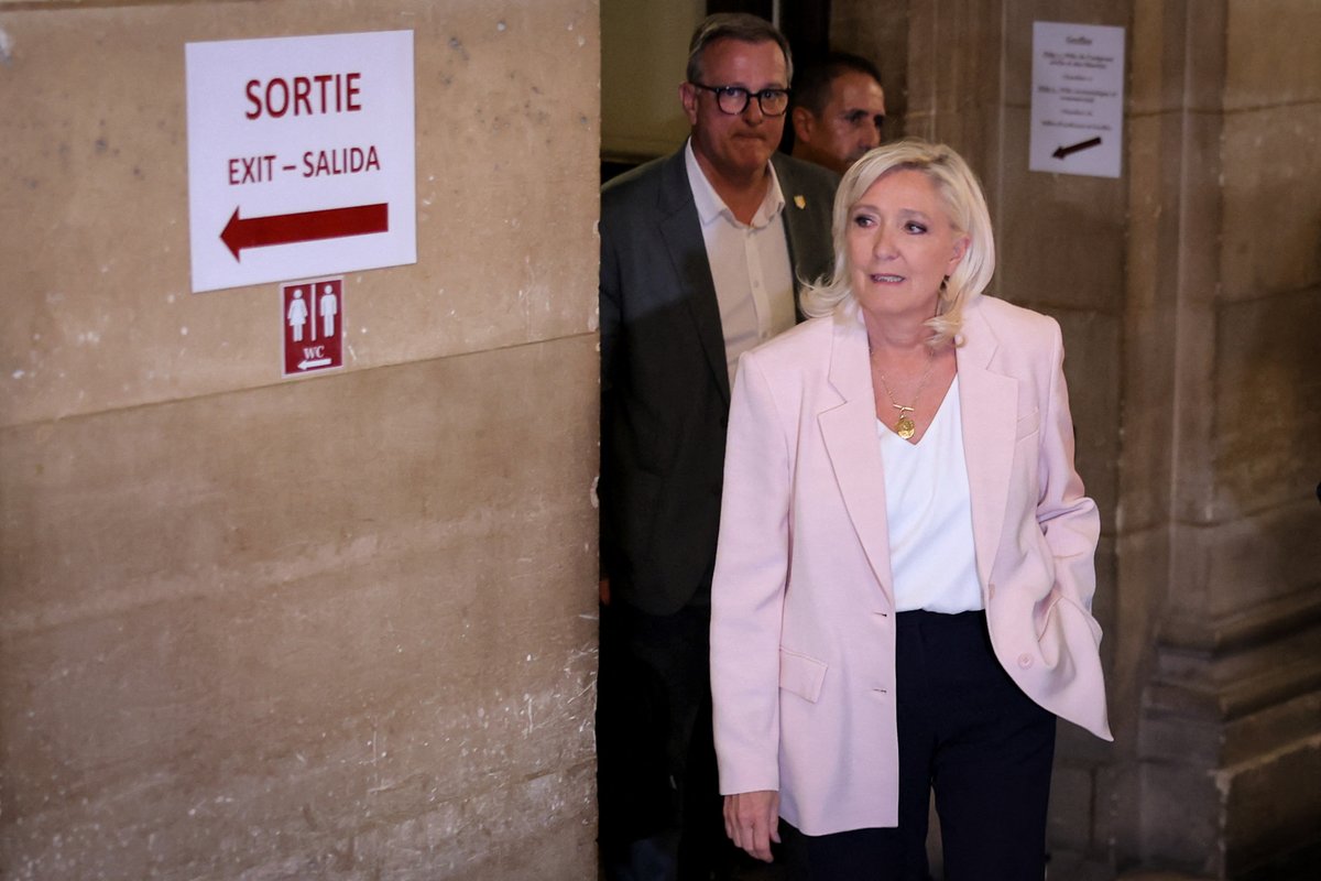 🔴 EN DIRECT
Marine Le Pen, condamnée à 15 mois ferme d'inéligibilité, peut a priori être candidate à la présidentielle https://s.rtl.fr/qIc2J 