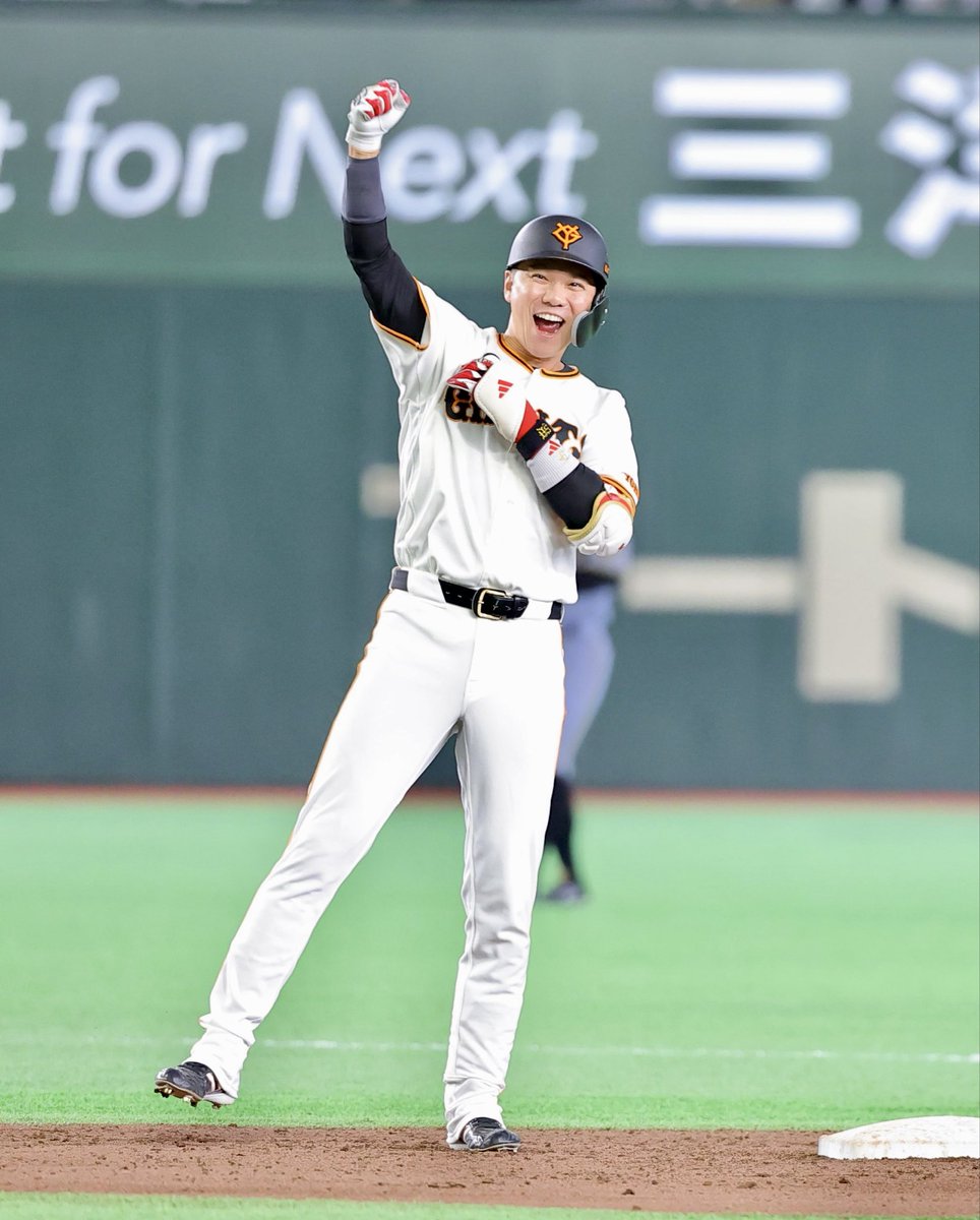 ohtani46's tweet photo. グータッチ👊👊
やっパリ坂本は神だった！
#giants #坂本勇人は何故神なのか https://t.co/SH3a1dHwUC