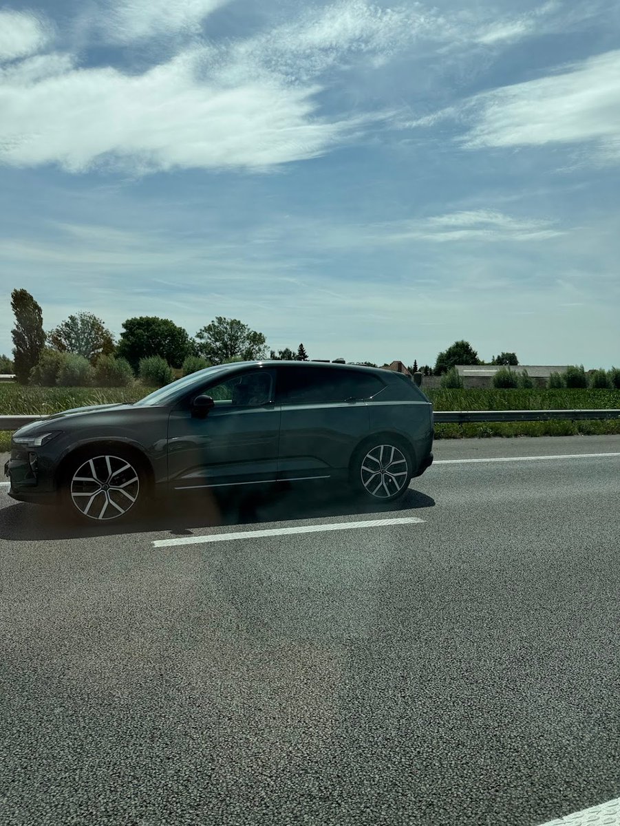 electricfelix's tweet photo. First EX60 spotted by me, in Belgium! 🇧🇪
BEV lease paradise of Europe outgunning ex front runner Netherlands by a loud margin 🌩️🌩️🌩️
#alwaysbecharging https://t.co/pgZiGjb4CH